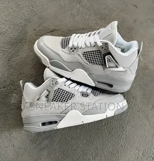 Air Jordan Retro 4 Frozen Moment
