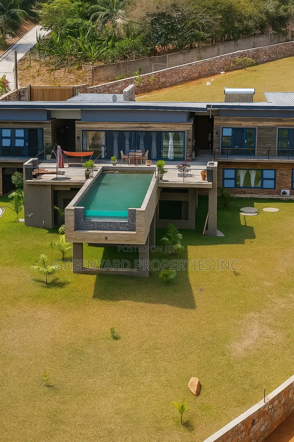 Furnished 8bdrm Mansion in Mountains, Aburi for sale