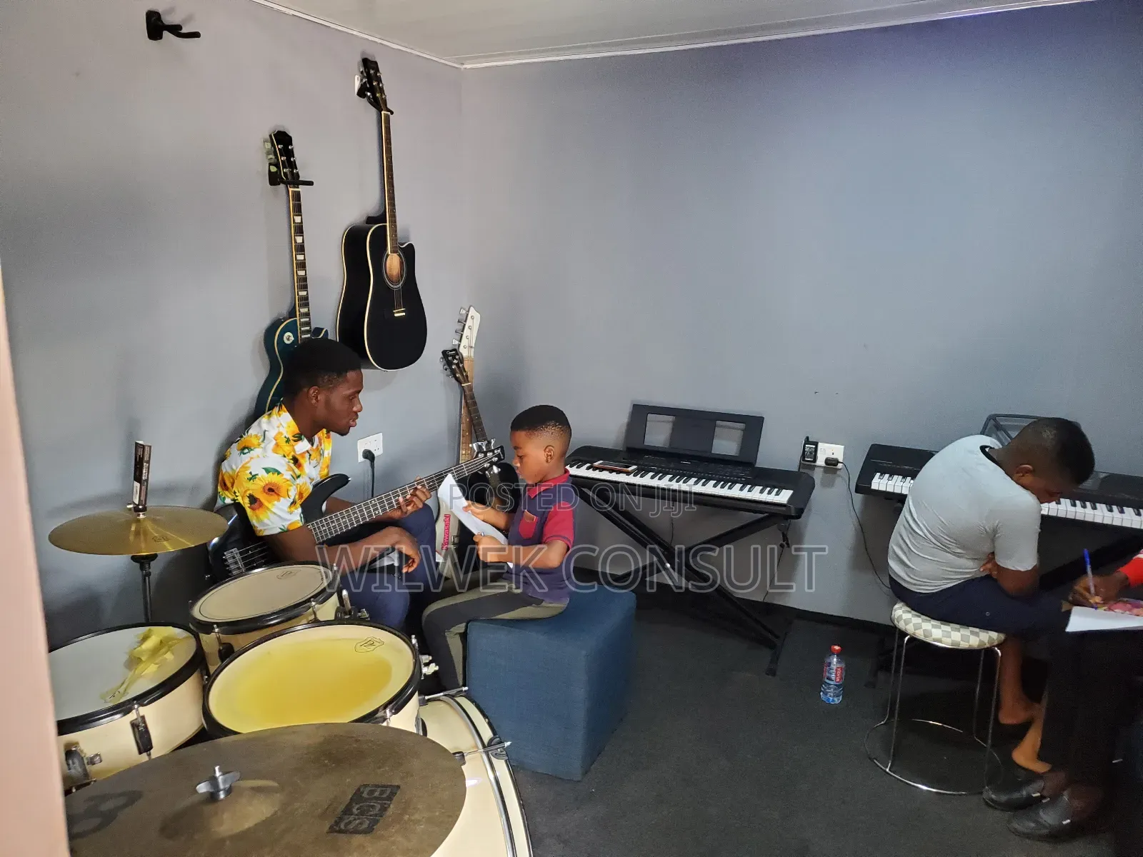 Bass Guitar Lessons for Kids, Teens and Adult
