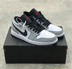 Air Jordan 1 Low Light Smoke Grey