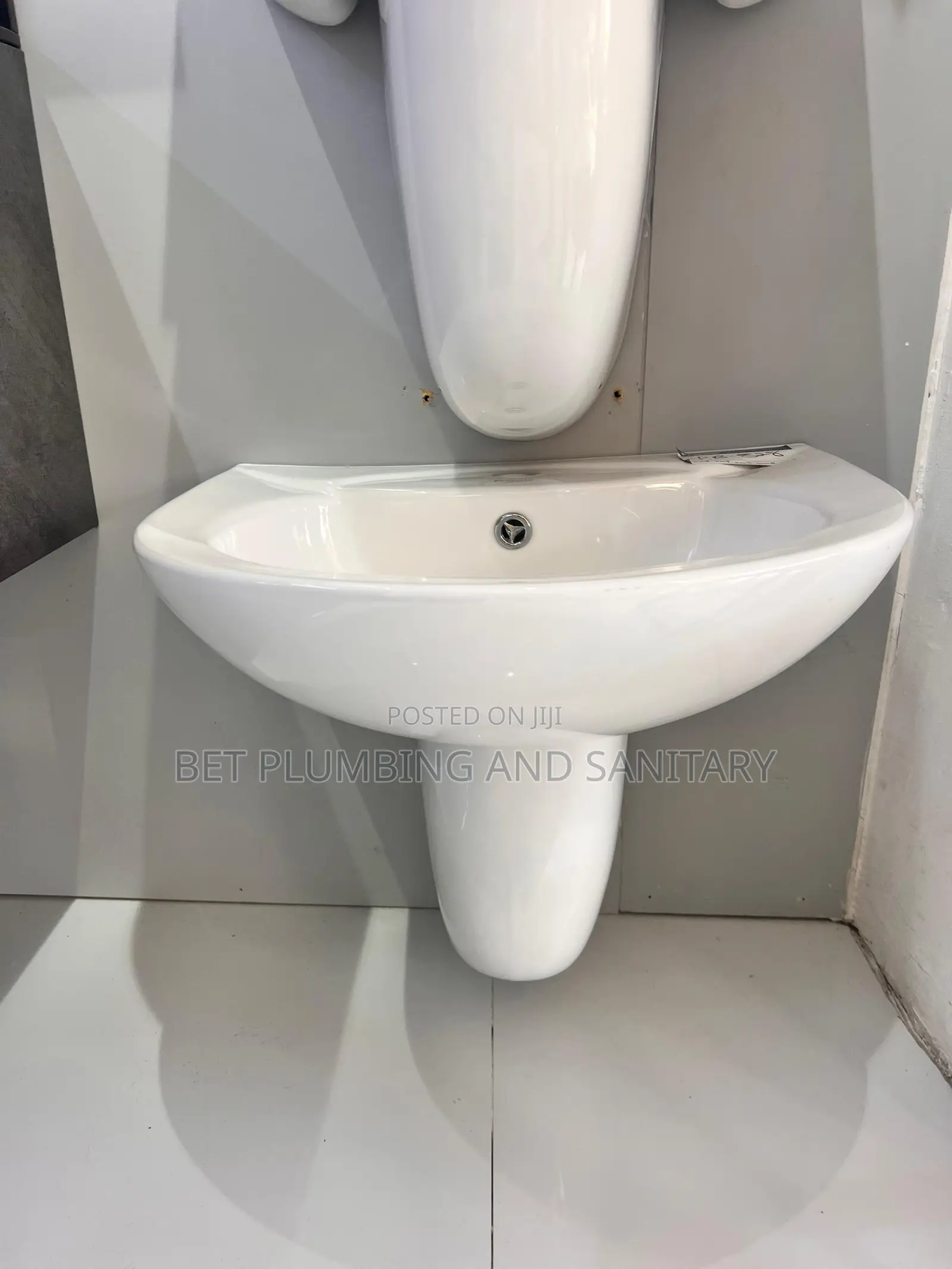 Frencia Wash Hand Basin With Short Stand_complete_wall Hung Basin