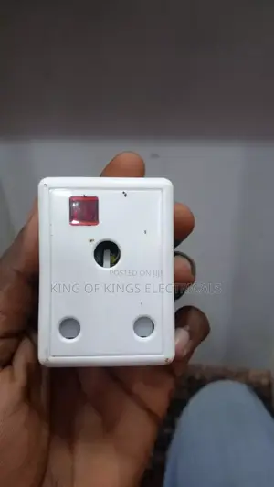 Fused 3-Pin Universal Adapter Plug With Indicator Light