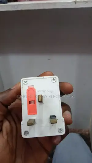 Fused 3-Pin Universal Adapter Plug With Indicator Light