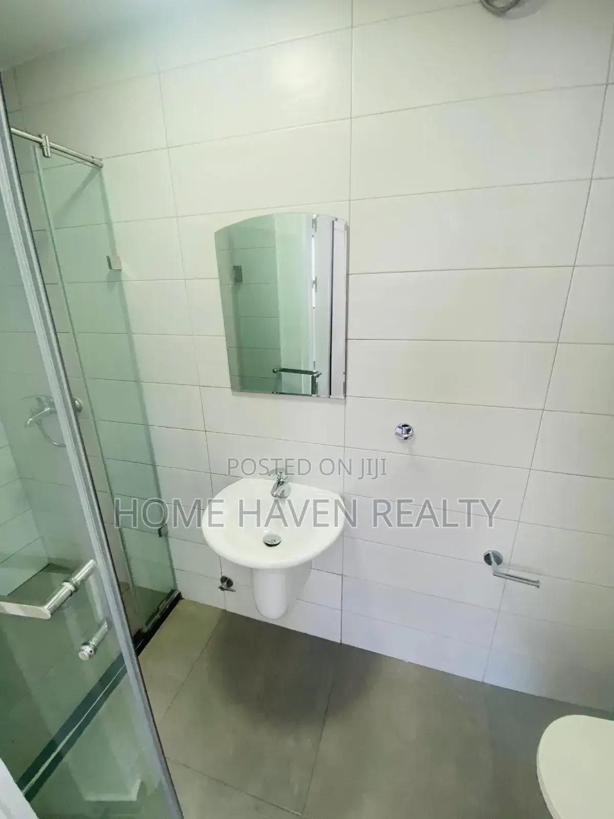 3bdrm Townhouse / Terrace in East Airport, Tseaddo for rent