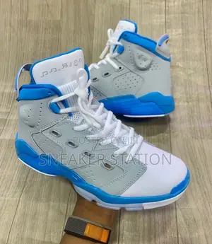 Air Jordan Retro 6 University Blue