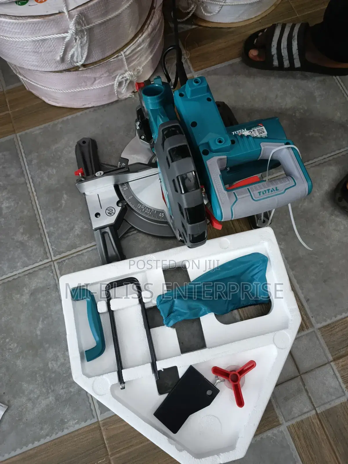 Total Meter Saw 1400w