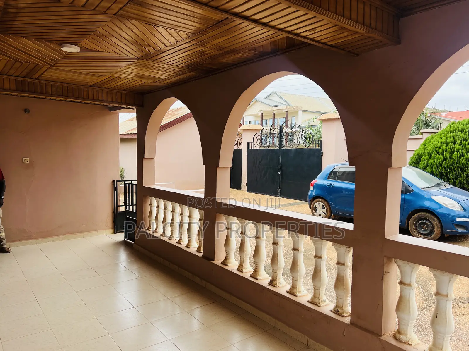 10bdrm House in Ahenema Kokoben, Kumasi Metropolitan for sale