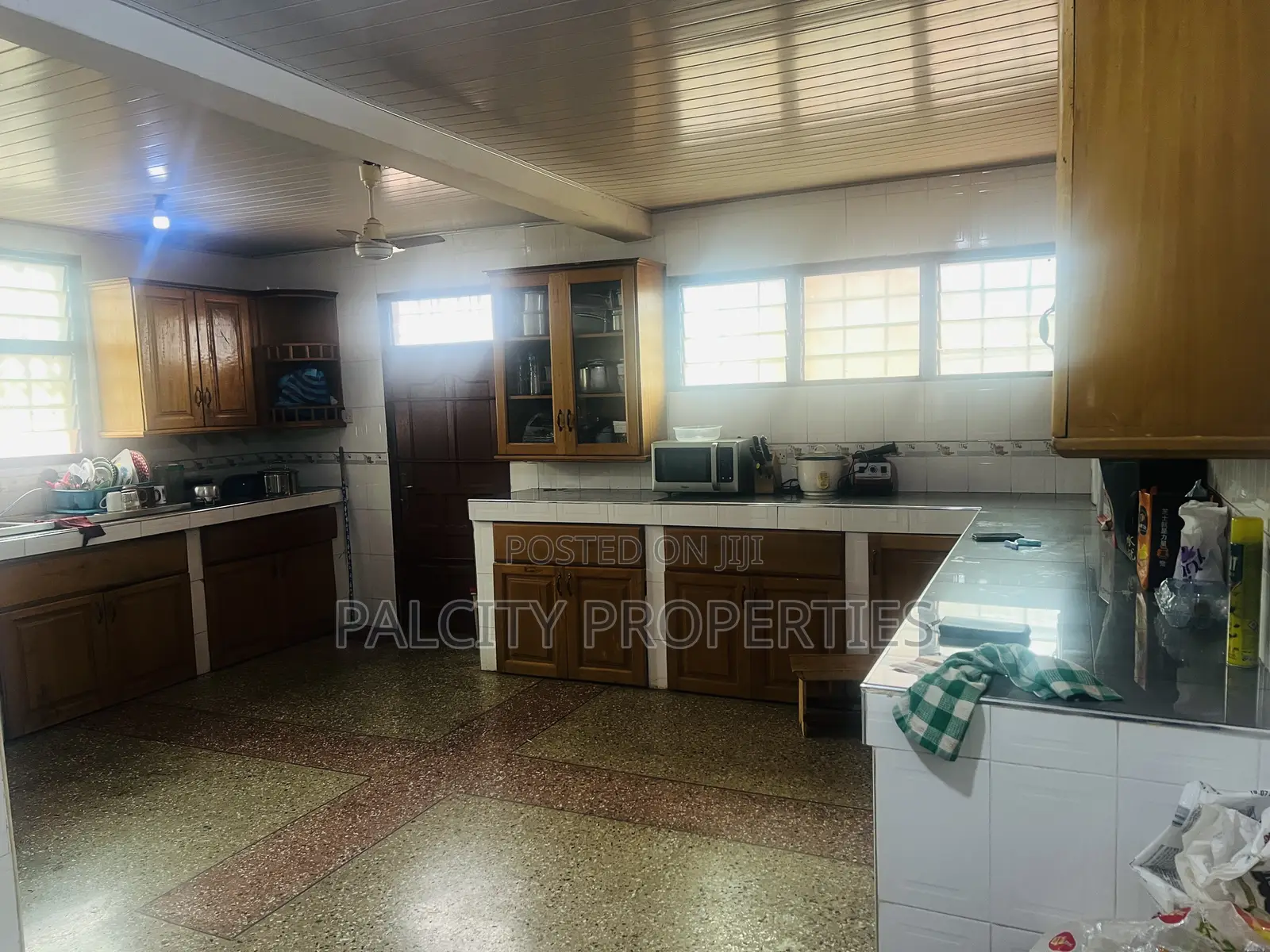 10bdrm House in Ahenema Kokoben, Kumasi Metropolitan for sale