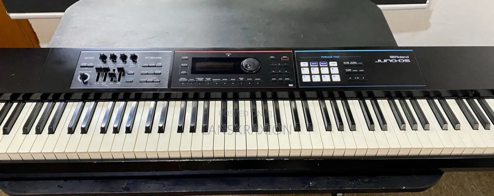 Roland Keyboard (Juno D8)