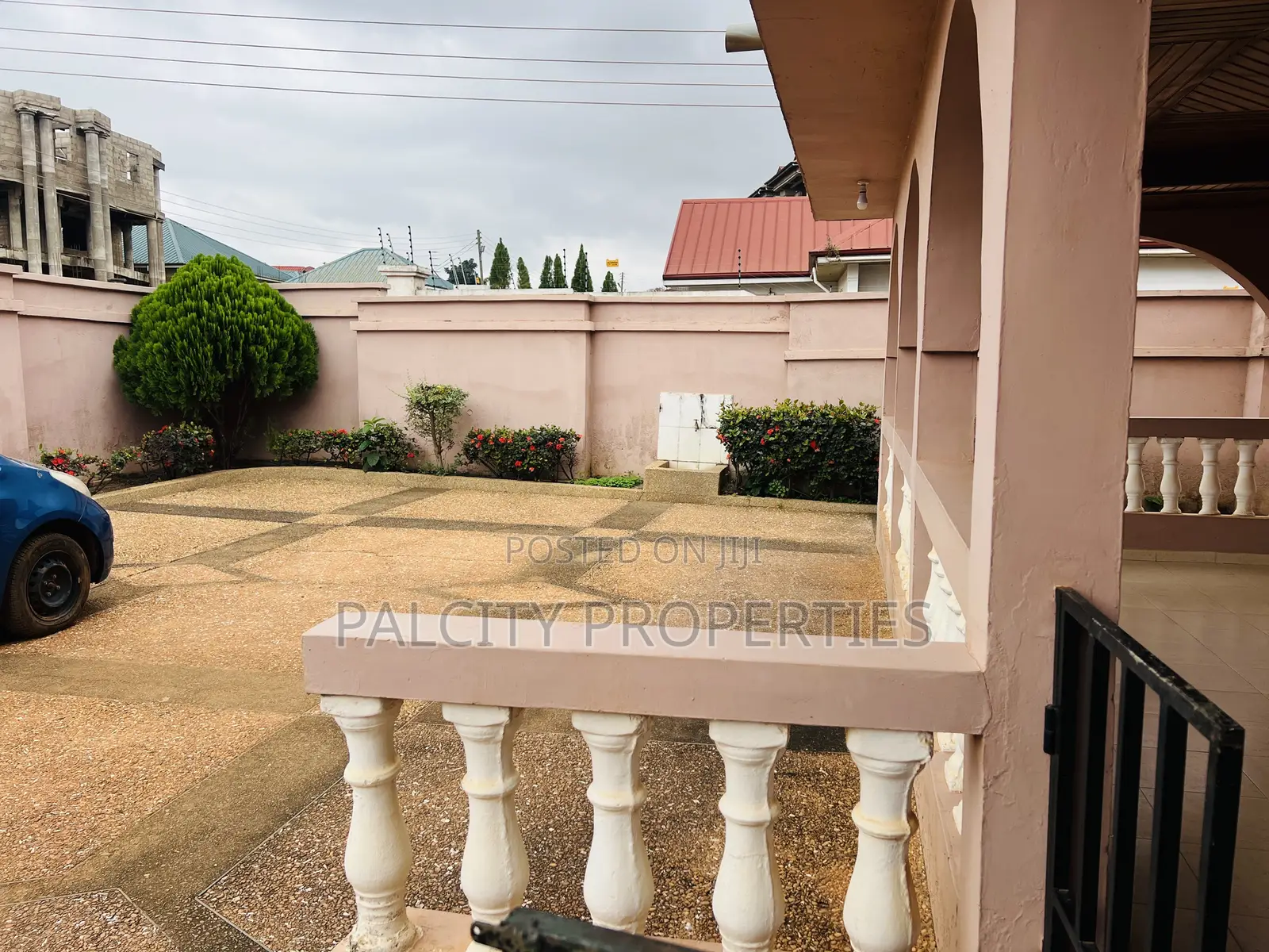 10bdrm House in Ahenema Kokoben, Kumasi Metropolitan for sale