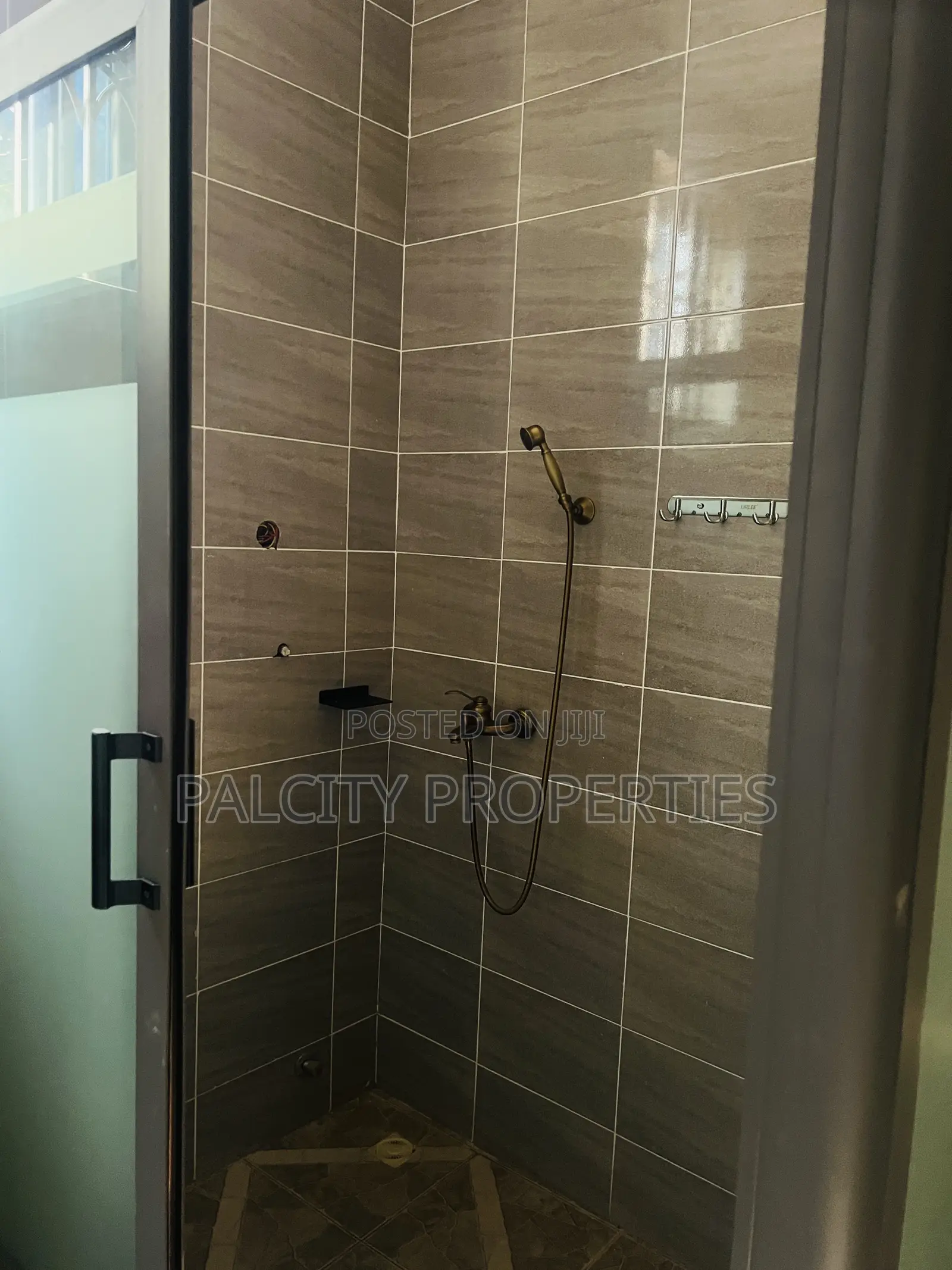 7bdrm House in Palcity Estate, Kumasi Metropolitan for sale
