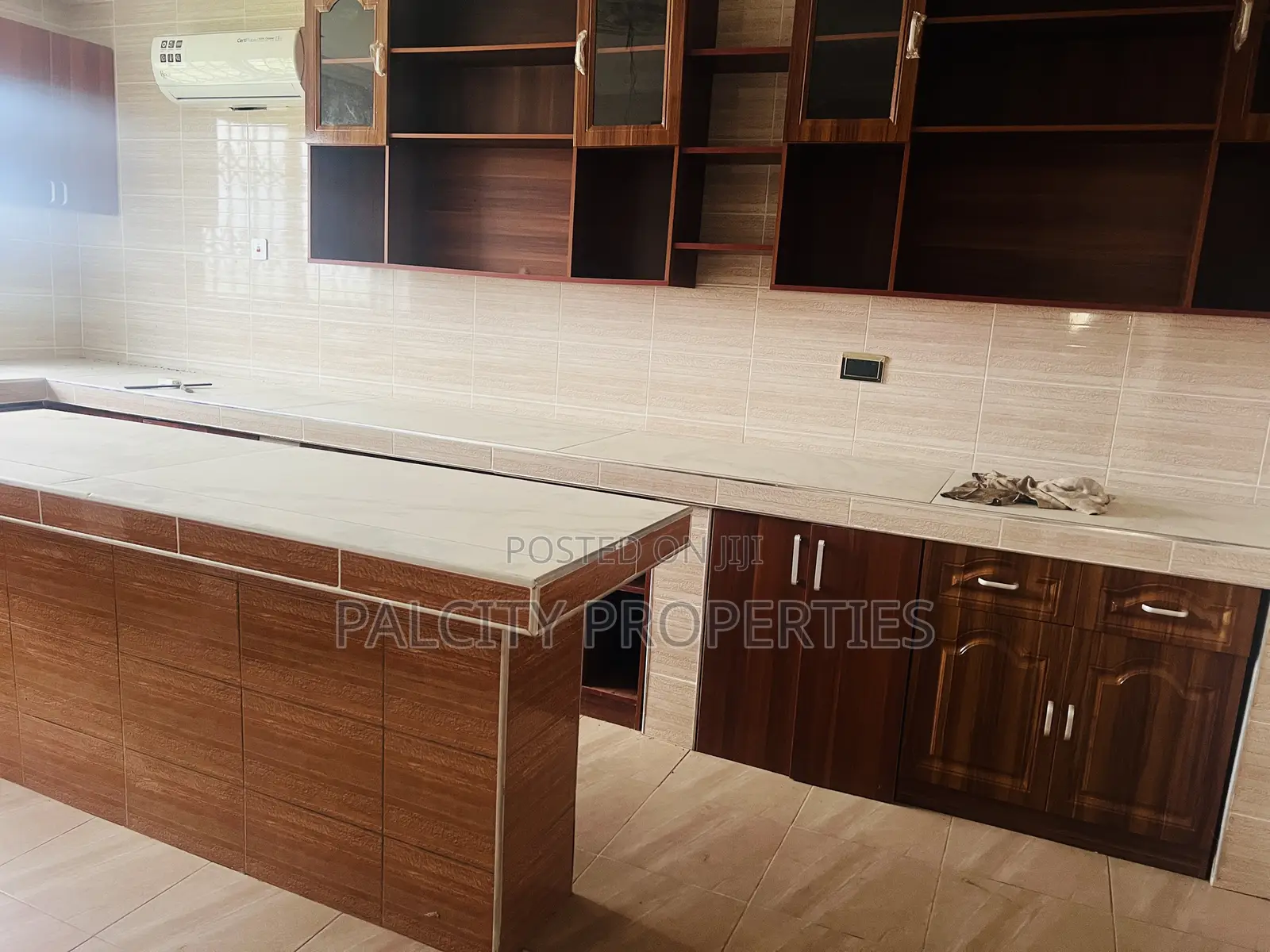 7bdrm House in Palcity Estate, Kumasi Metropolitan for sale