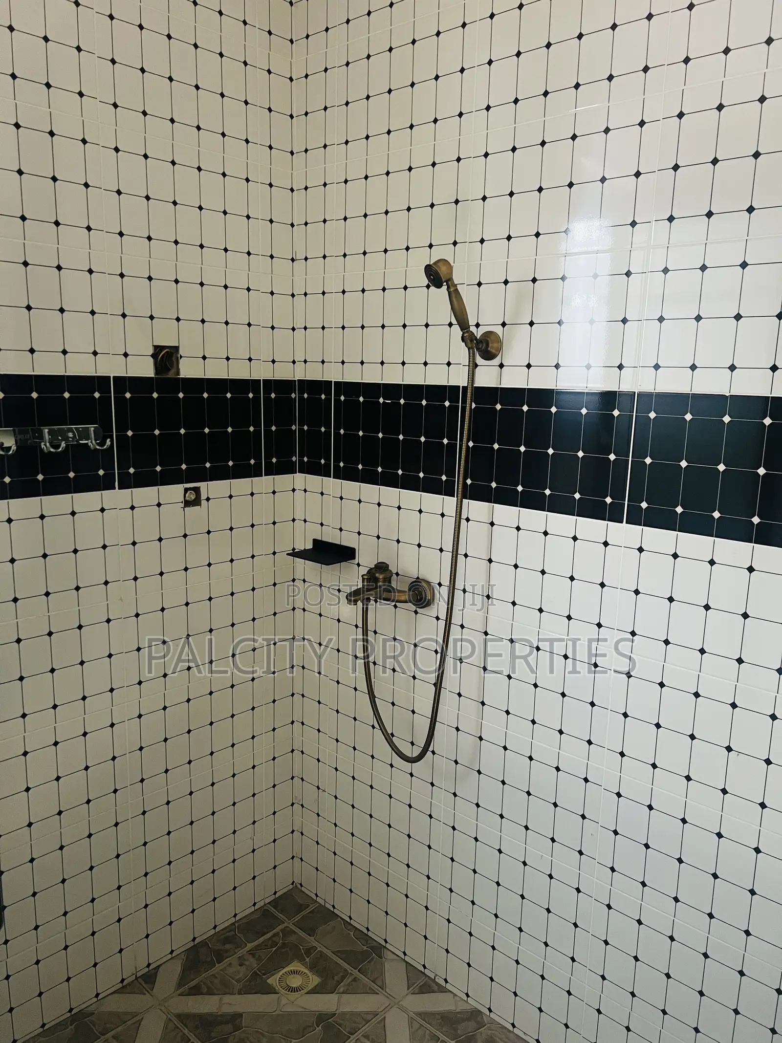 7bdrm House in Palcity Estate, Kumasi Metropolitan for sale