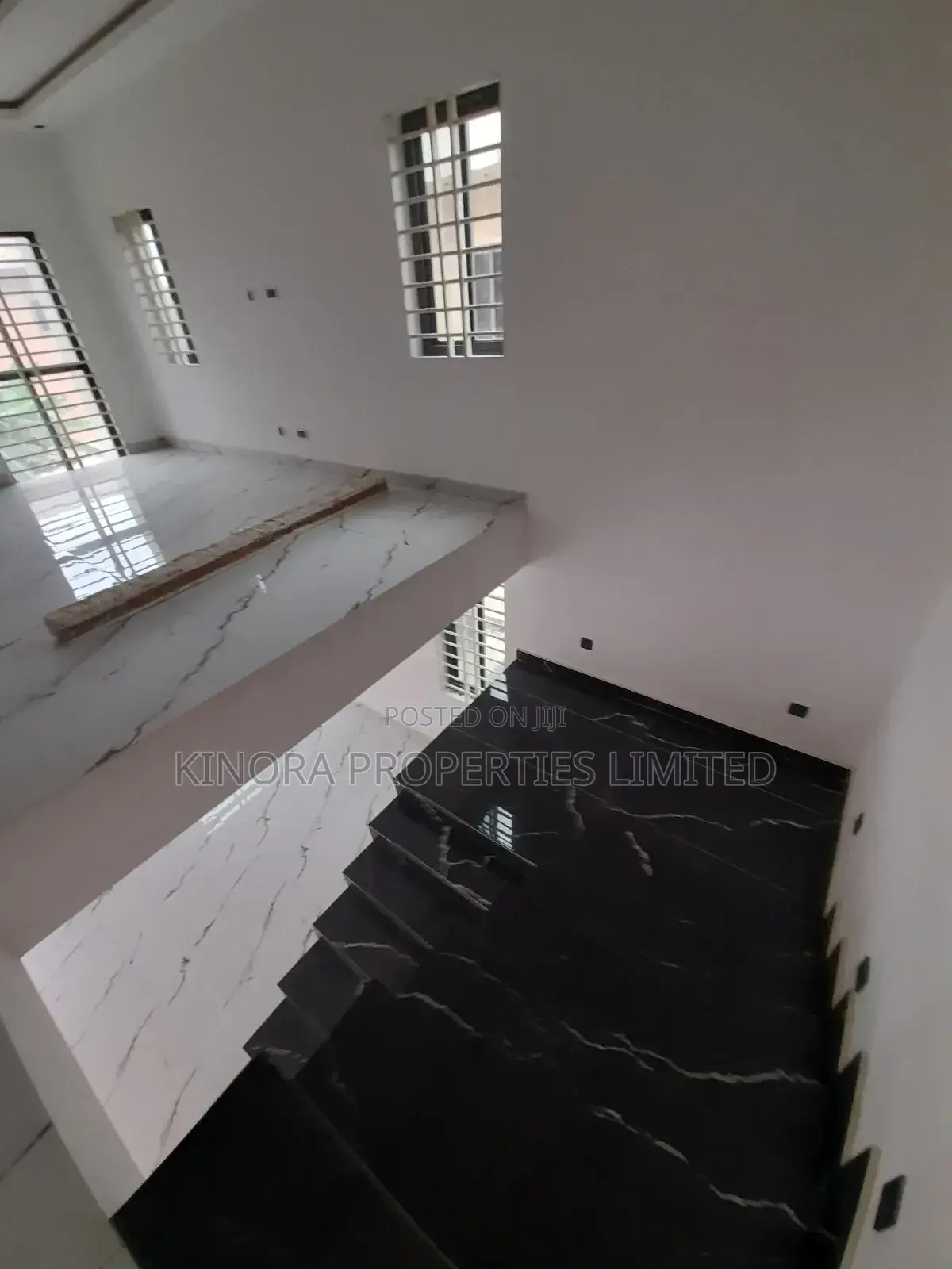 4bdrm Duplex in Hatso, Haatso for sale