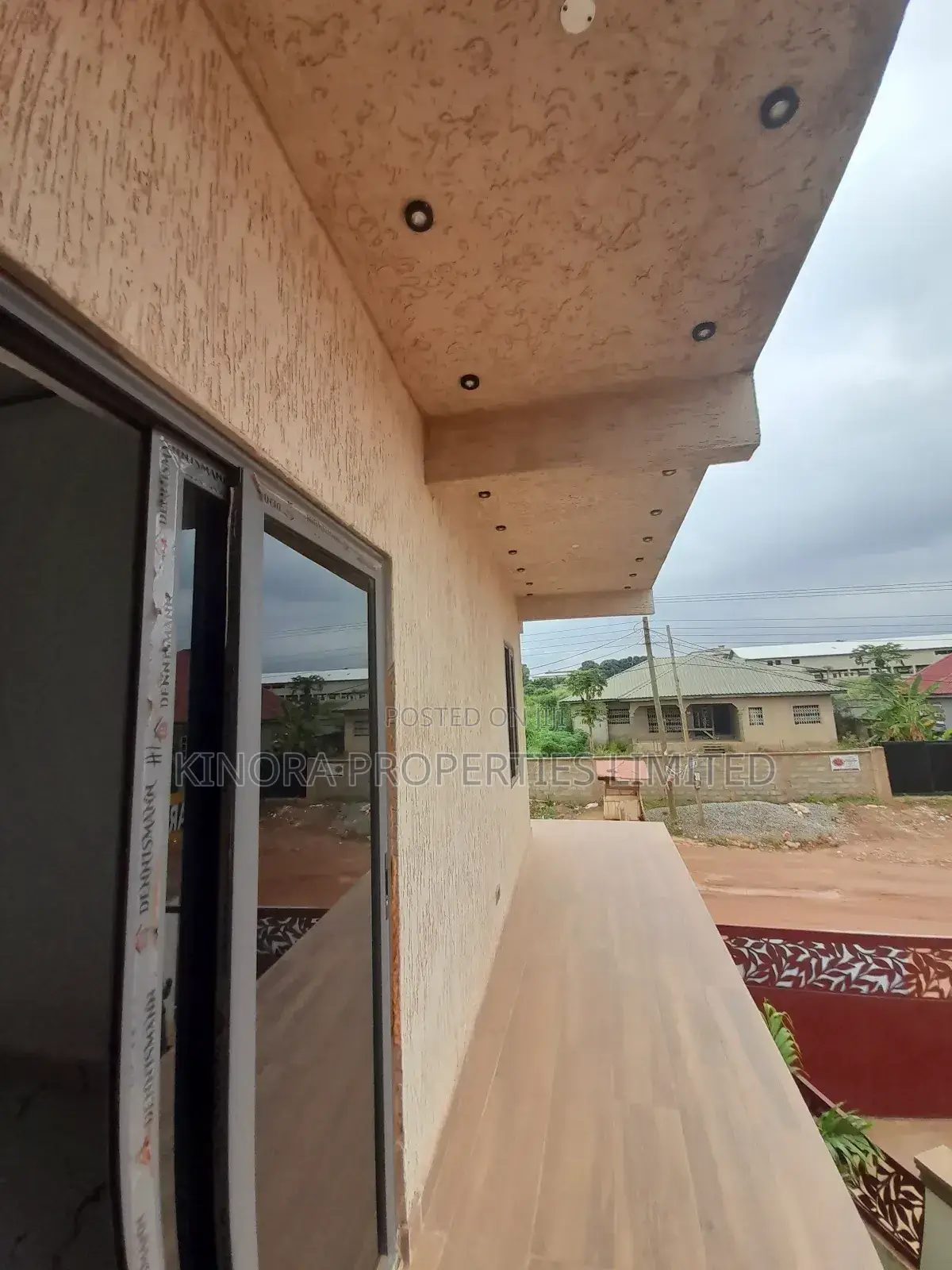 4bdrm Duplex in Hatso, Haatso for sale