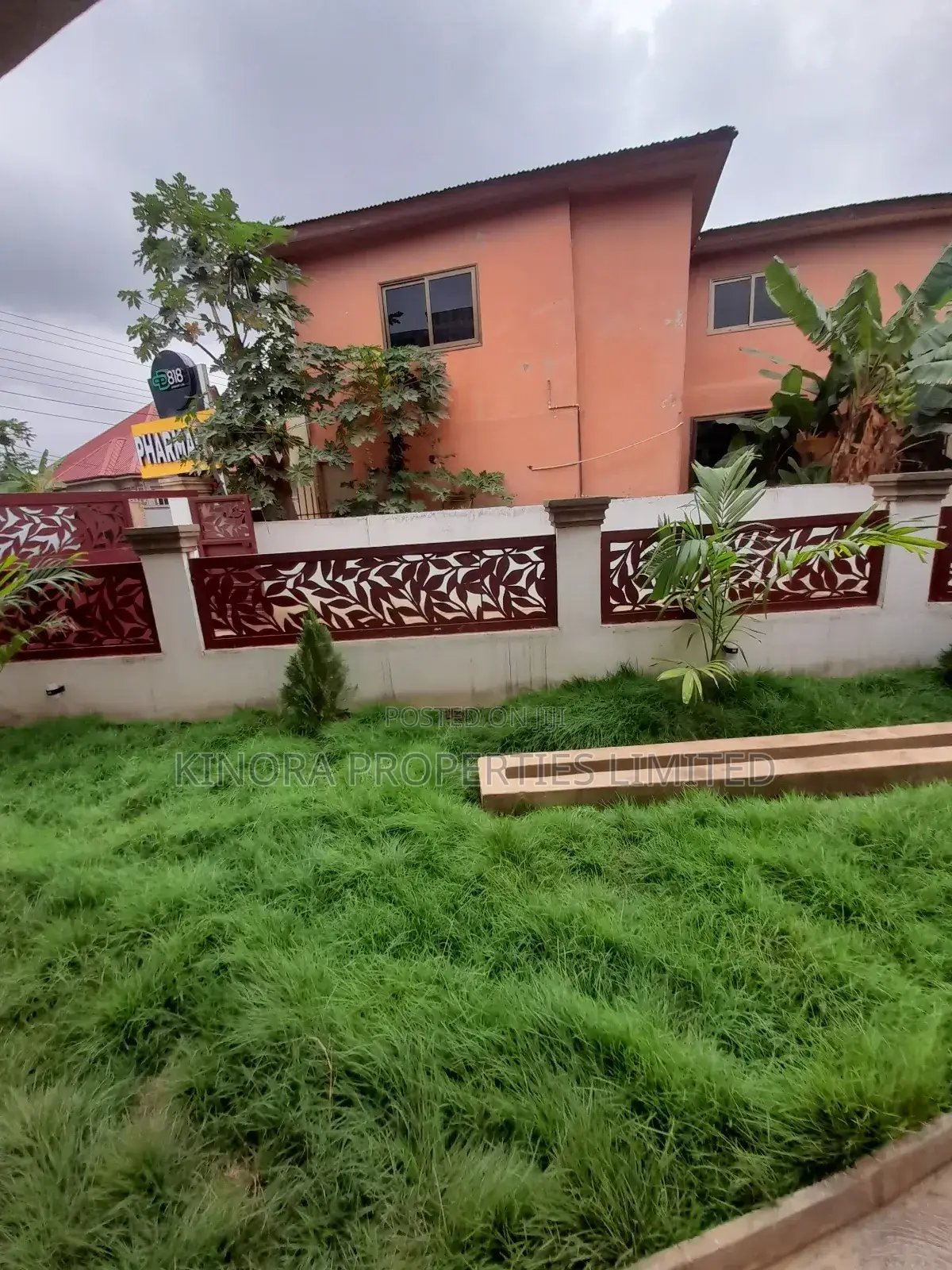 4bdrm Duplex in Hatso, Haatso for sale