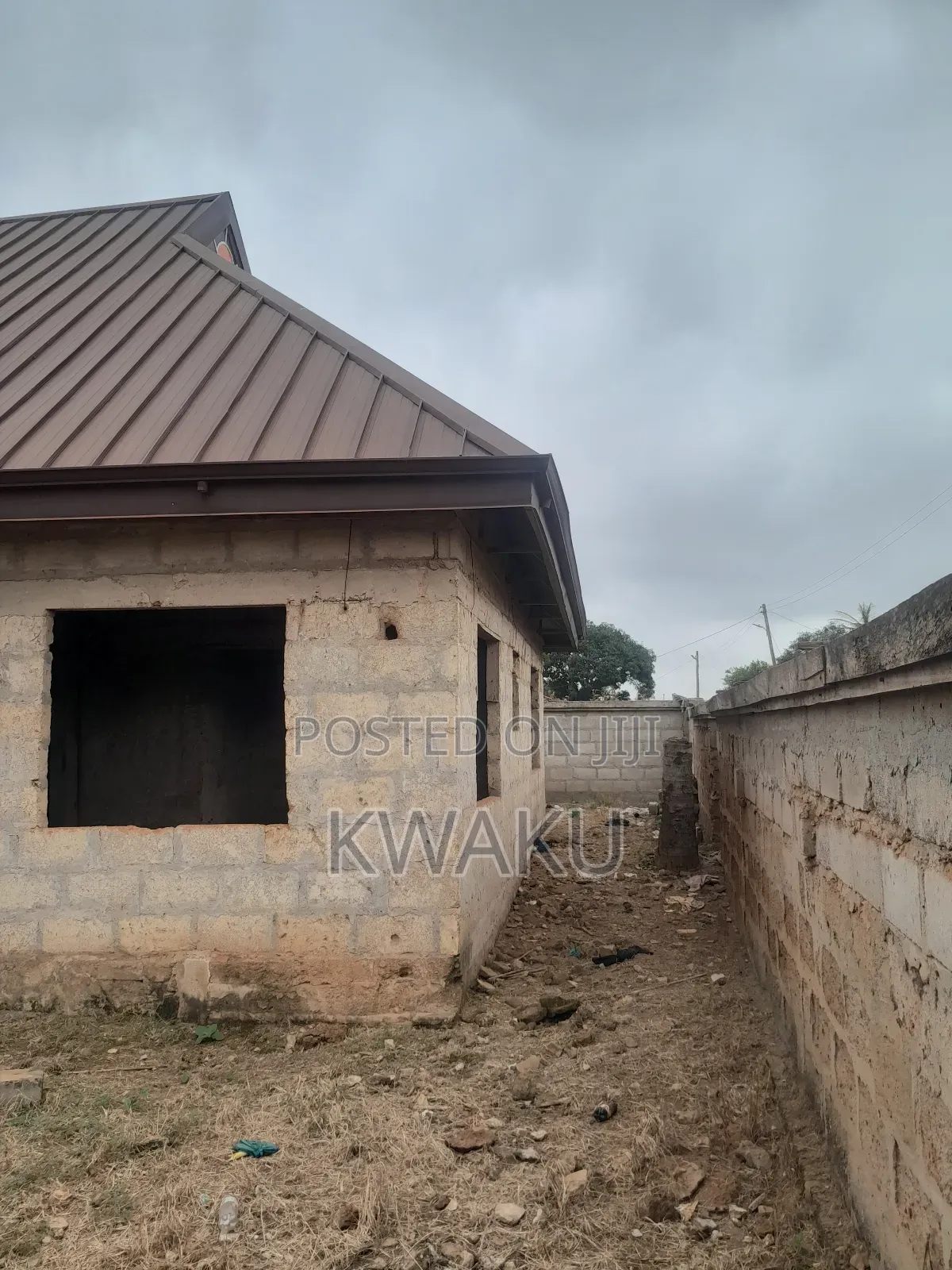 8bdrm House in Kumasi Metropolitan for sale