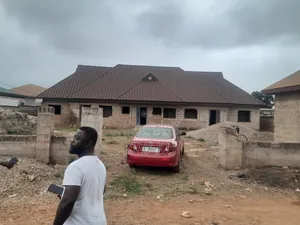 8bdrm House in Kumasi Metropolitan for sale