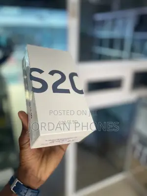 New Samsung Galaxy S20 FE 128 GB Red