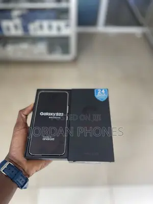 New Samsung Galaxy S22 5G 128 GB Silver