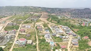 Walled Plots in Kwabenya