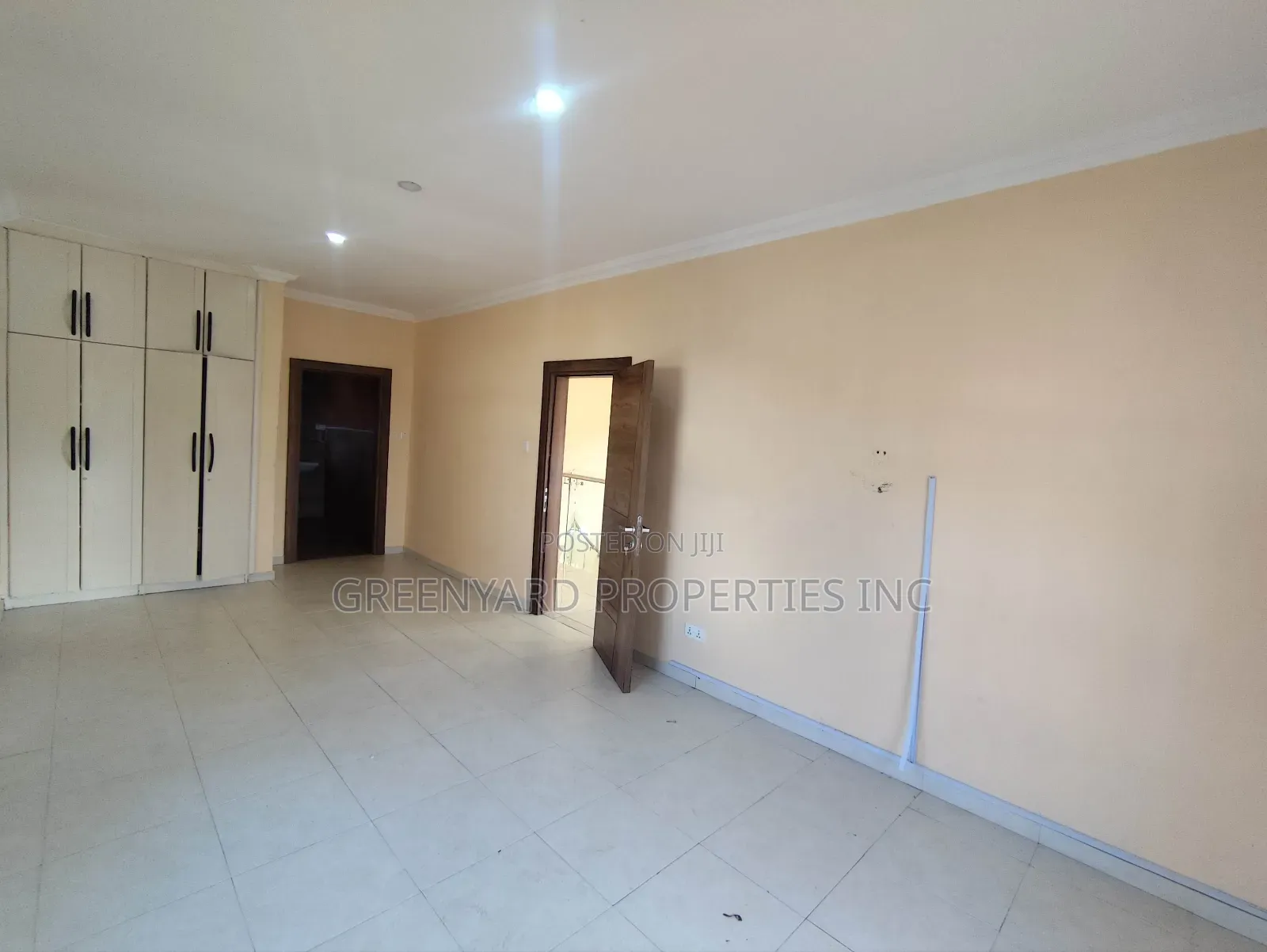 3bdrm House in A&C Mall, East Legon for rent