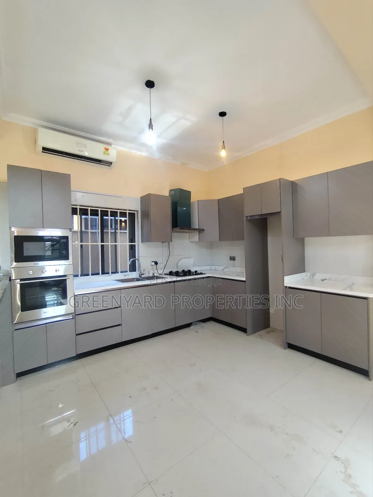 3bdrm House in A&C Mall, East Legon for rent
