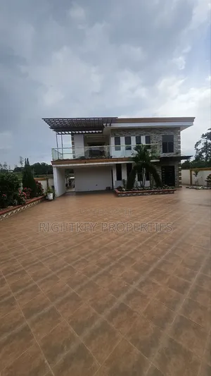 5bdrm Townhouse/Terrace in Hilltop Estate, Kumasi Metropolitan for sale