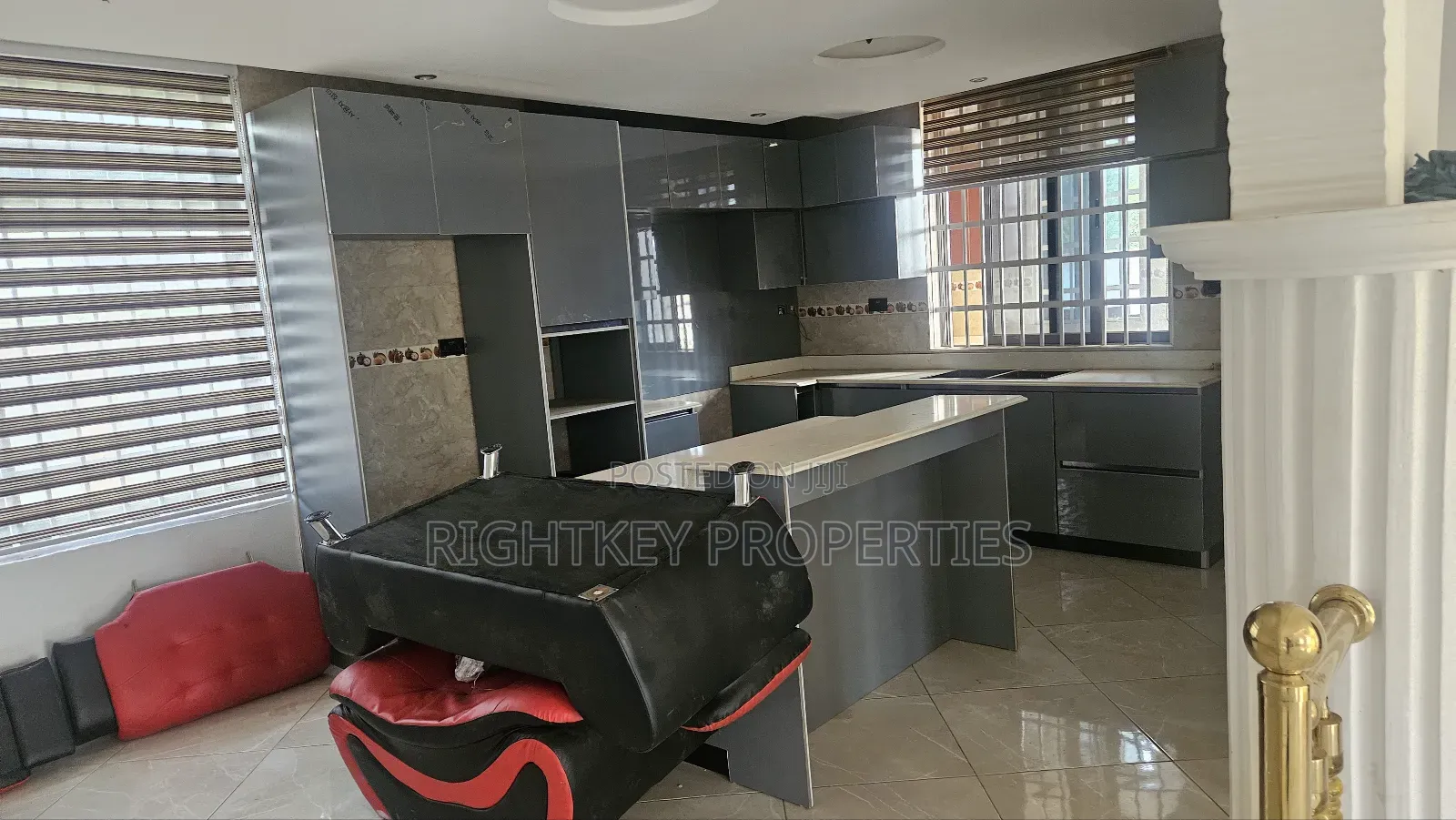 5bdrm Townhouse/Terrace in Hilltop Estate, Kumasi Metropolitan for sale