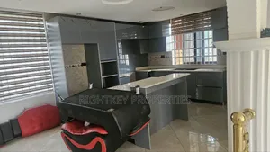 5bdrm Townhouse/Terrace in Hilltop Estate, Kumasi Metropolitan for sale