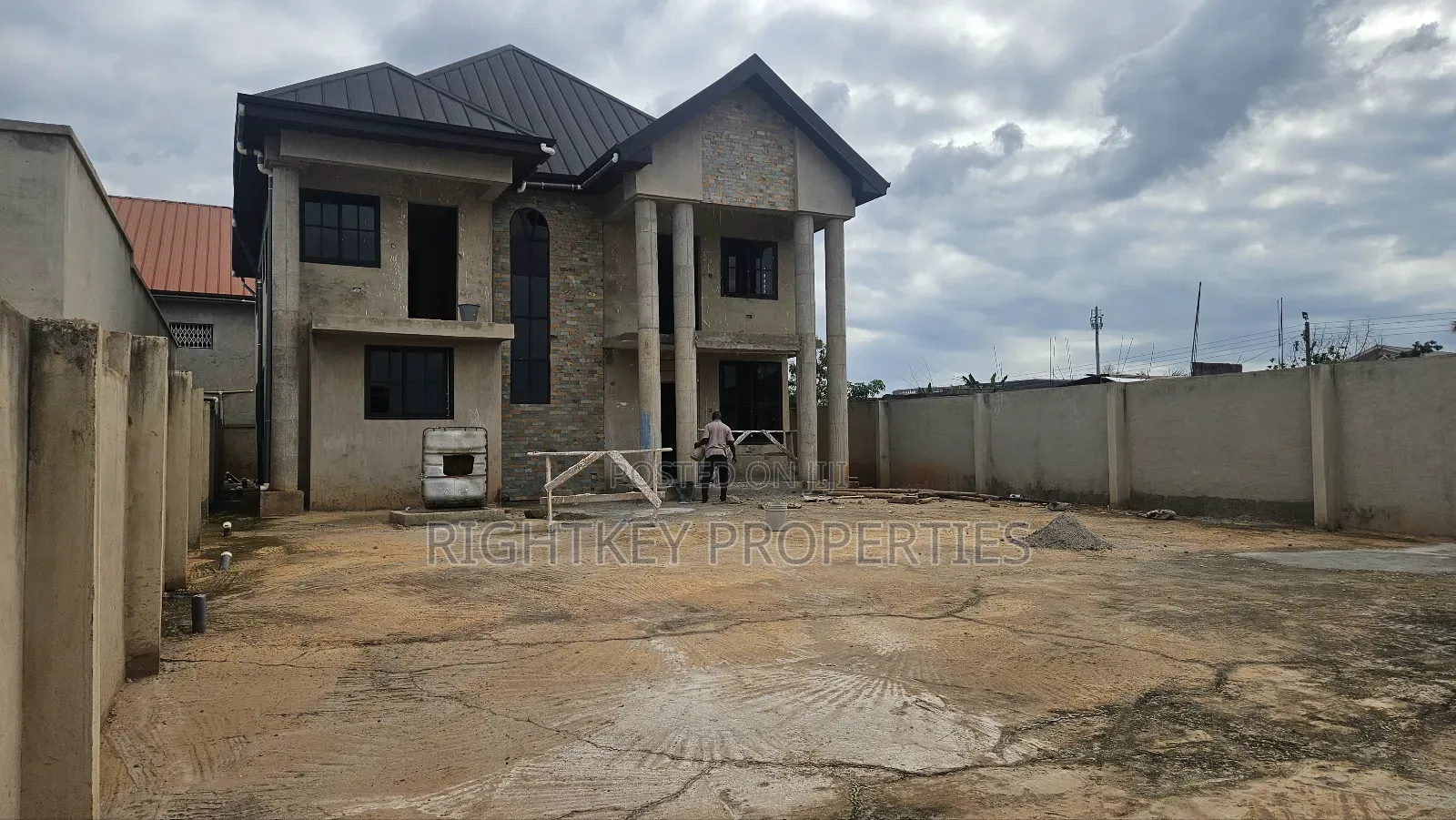 5bdrm House in Ahenema Kokoben, Kumasi Metropolitan for sale