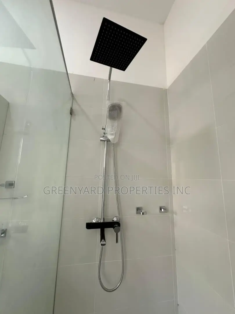 5bdrm House in Hills, East Legon for sale