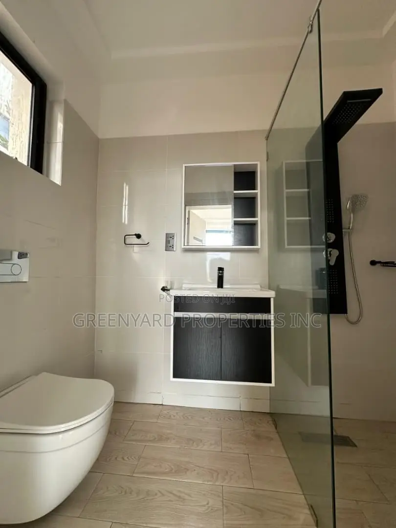 5bdrm House in Hills, East Legon for sale