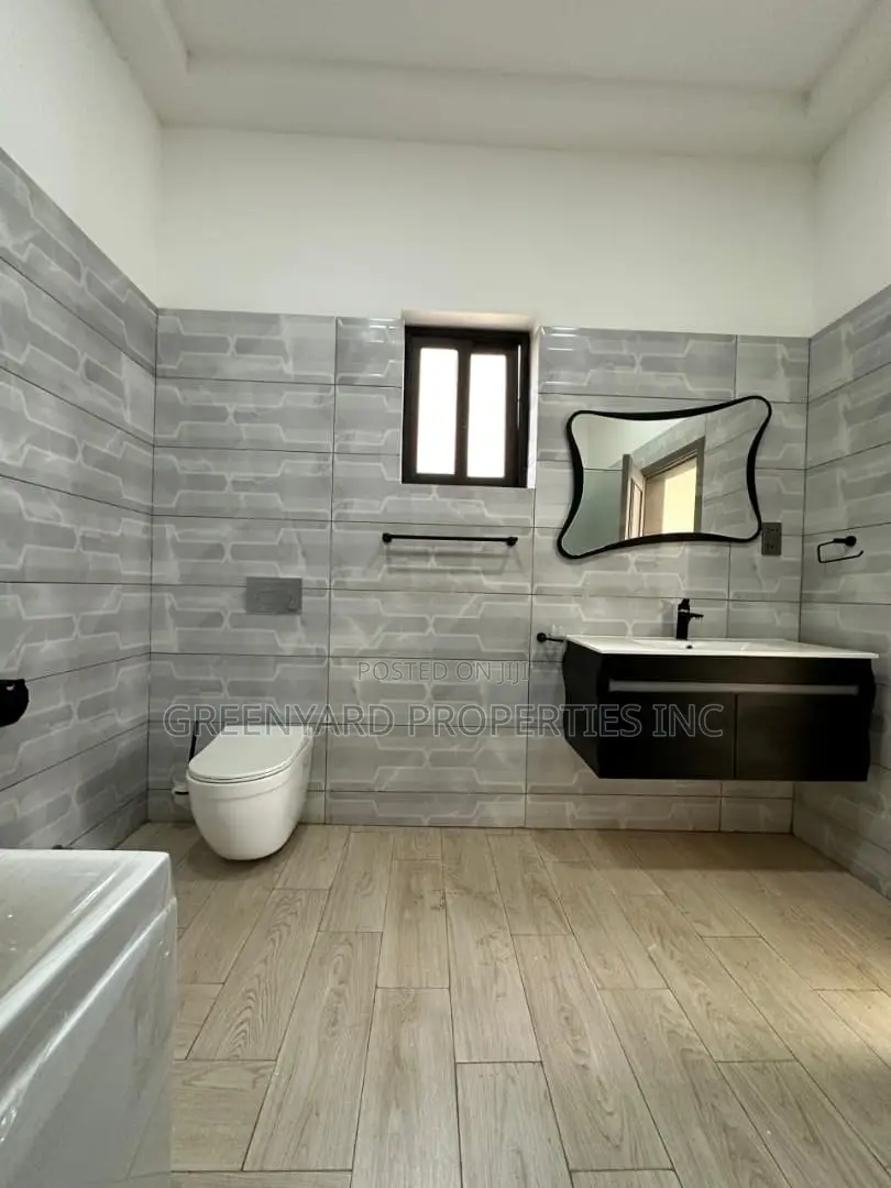 5bdrm House in Hills, East Legon for sale