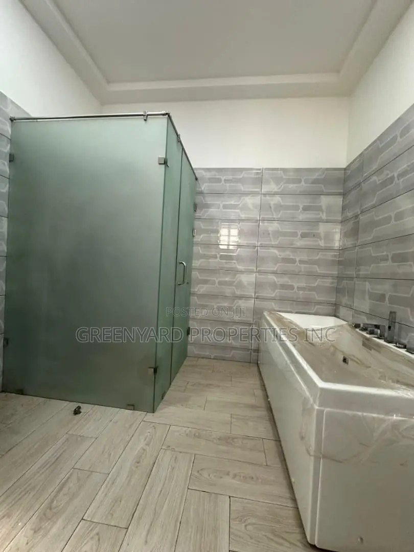 5bdrm House in Hills, East Legon for sale