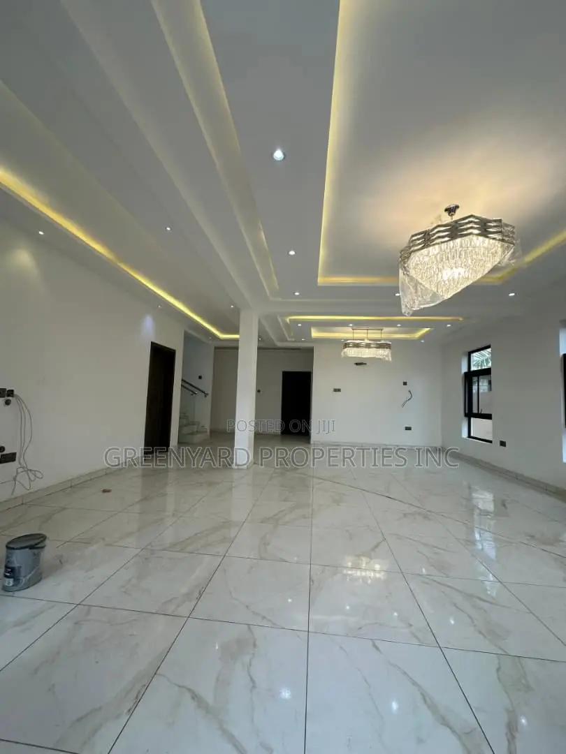 5bdrm House in Hills, East Legon for sale