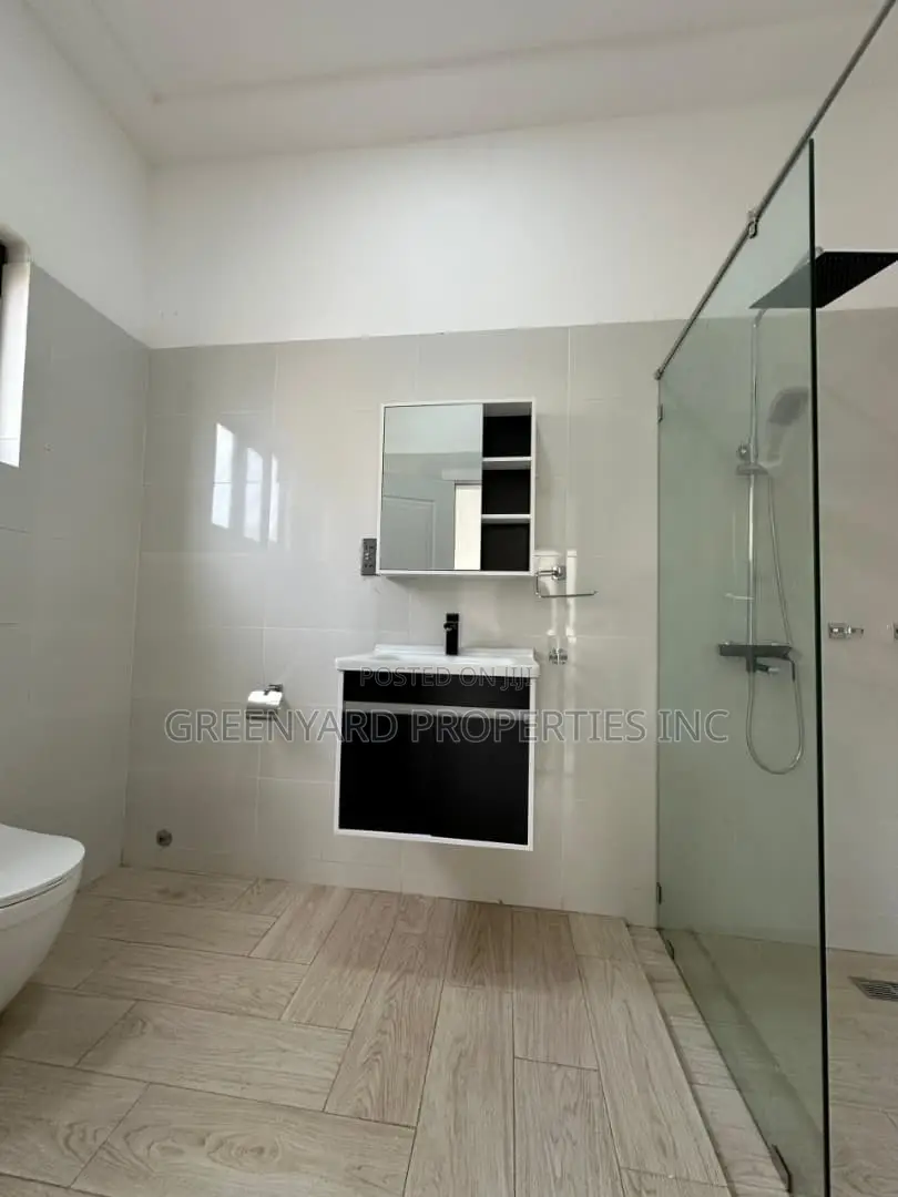 5bdrm House in Hills, East Legon for sale