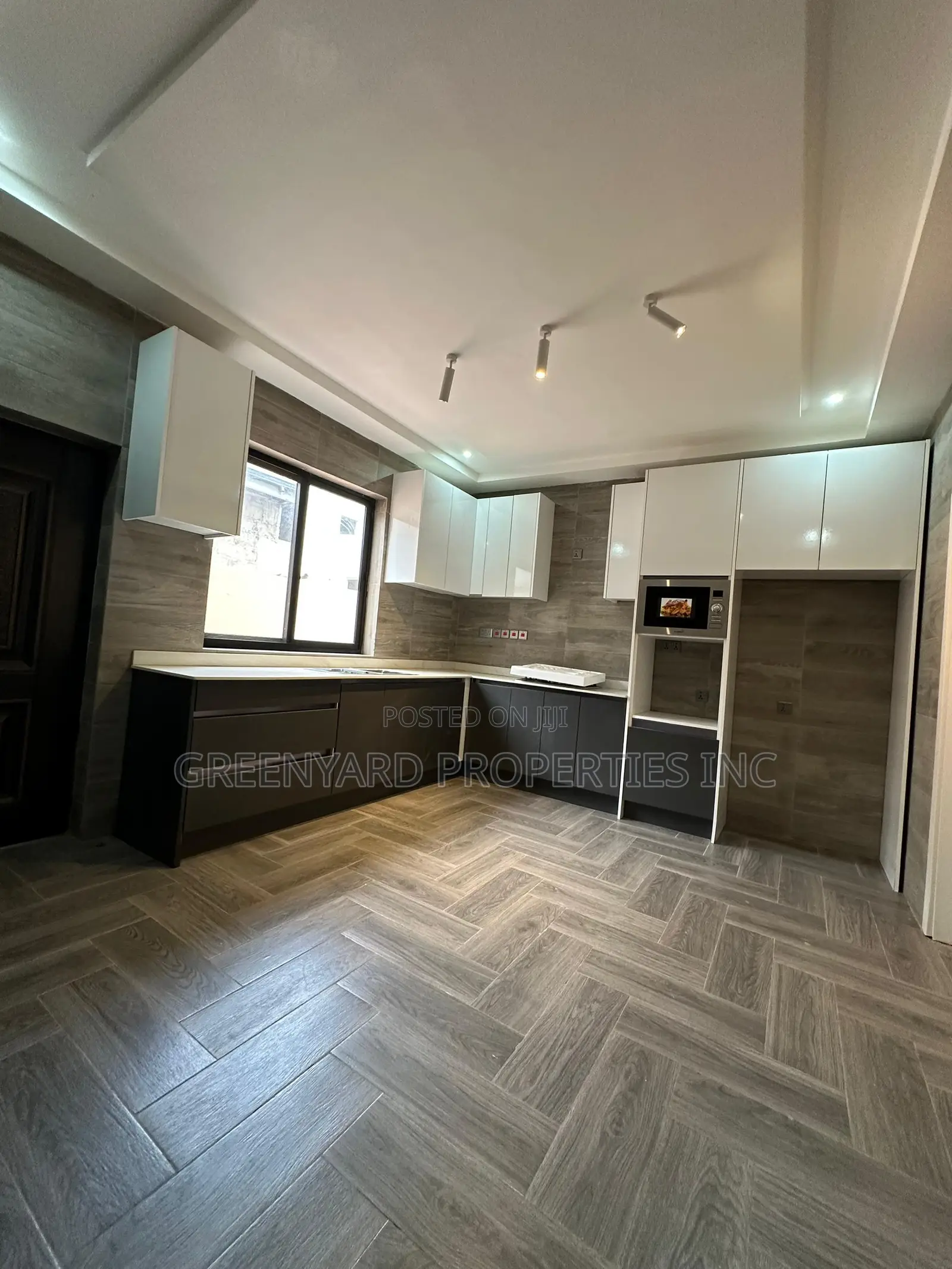 5bdrm House in Hills, East Legon for sale
