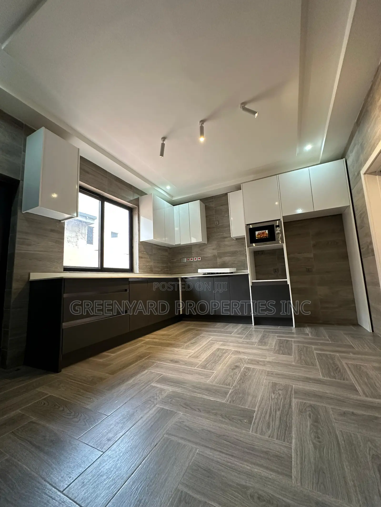 5bdrm House in Hills, East Legon for sale