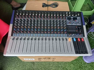 Yamaha Kv160 16channel Powered Mixer
