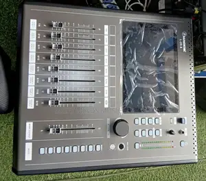 Mackie L-20.8 16 Channels Digital Mixing Console