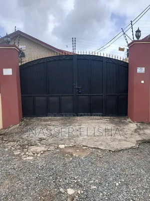 5bdrm House in Sarpeiman, Amasaman for rent
