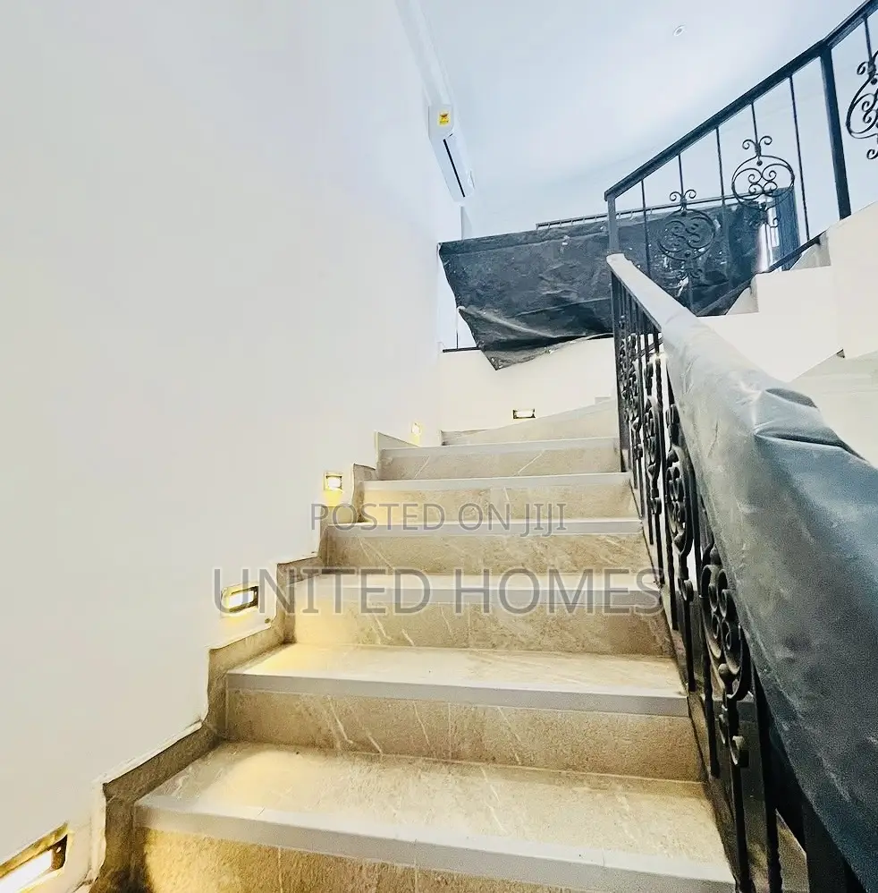 5bdrm House in Airport Residential Area for rent