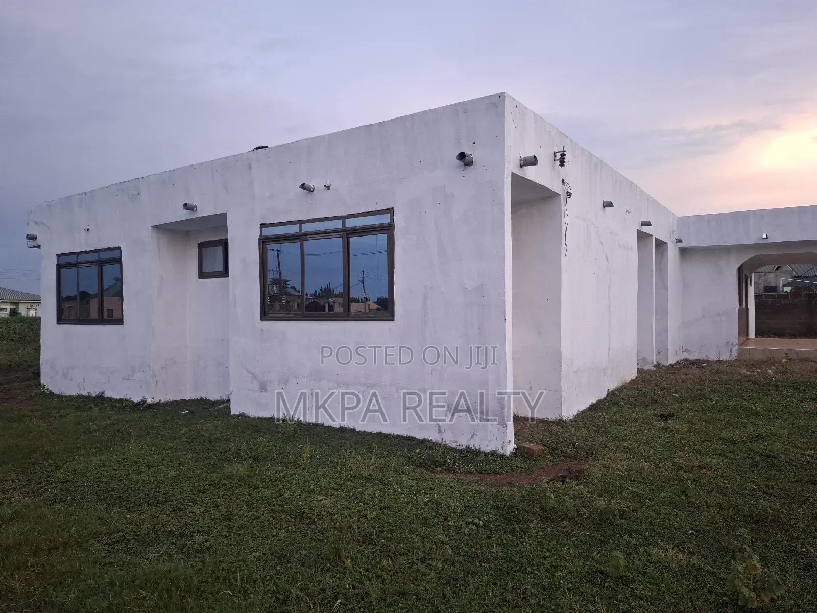 5bdrm House in Mkpa Realty, Tamale Municipal for sale