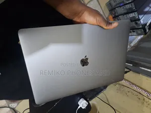 Laptop Apple MacBook Pro 2017 16GB Intel Core I7 SSD 256GB