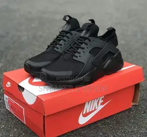 Nike Air Huarache Triple Black