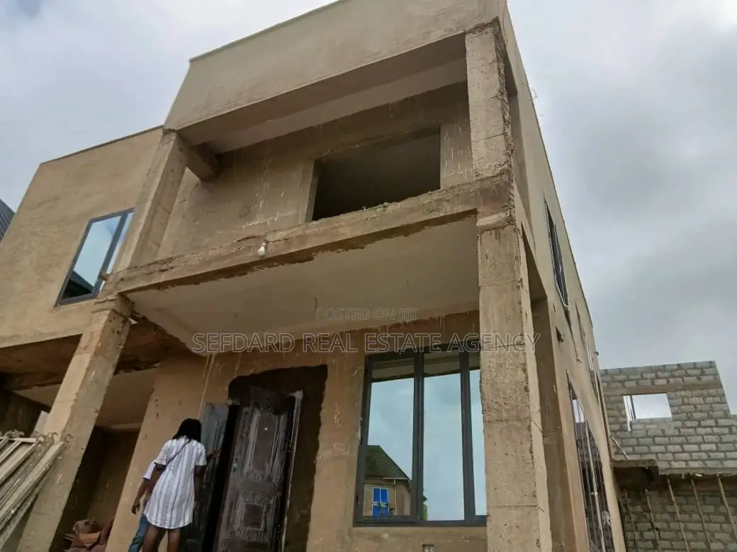 4bdrm Duplex in Kwabenya for sale