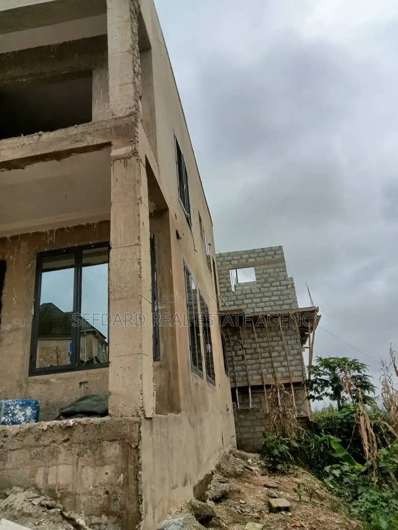 4bdrm Duplex in Kwabenya for sale