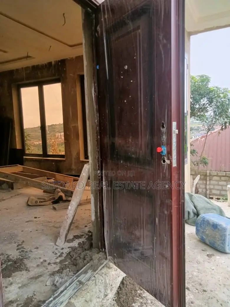 4bdrm Duplex in Kwabenya for sale