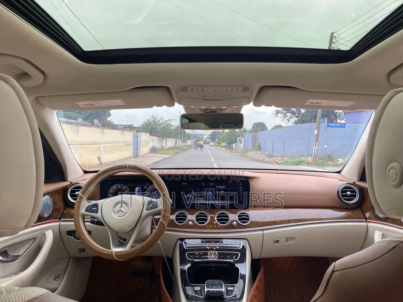 Mercedes-Benz E300 2018 Gold